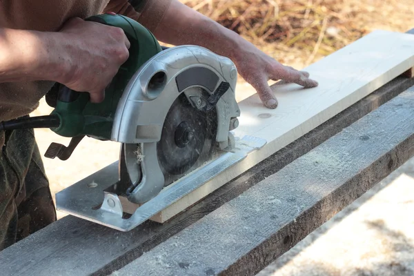 Work on the circular saw — Stock Photo, Image