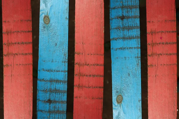 Bois texturé. Planche rouge et bleue — Photo