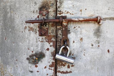 kilidinin kapalı kapılar