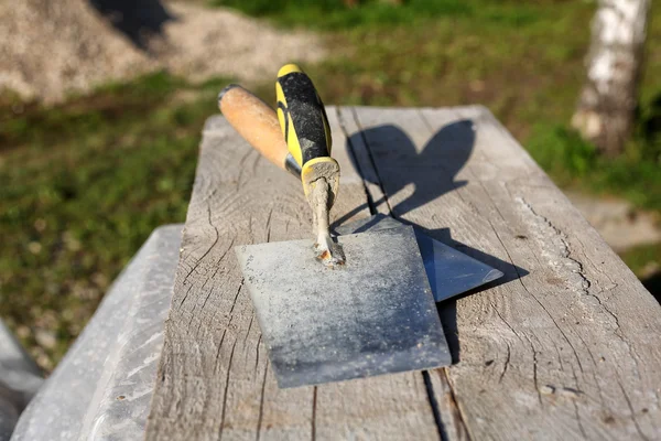 Two dirty trowels — Stock Photo, Image