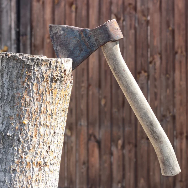 Construção e reparação. Axe. — Fotografia de Stock