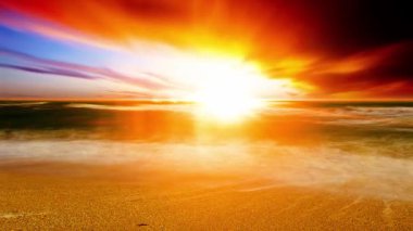 Gün batımında deniz dalgaları manzarası