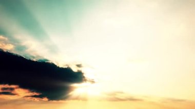 Gün batımında gökyüzü ve bulutlar 4K