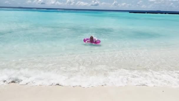 Little Girl Playing Ocean Beach — Stock Video