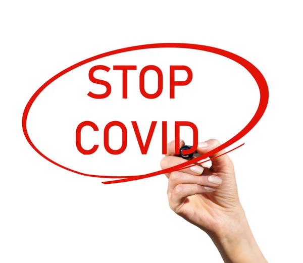 椭圆形中的 Stop Covid 字样是用红色记号手工写的 图库照片