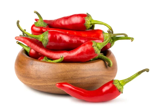 Röd hoade Chilipeppar i trä skål — Stockfoto