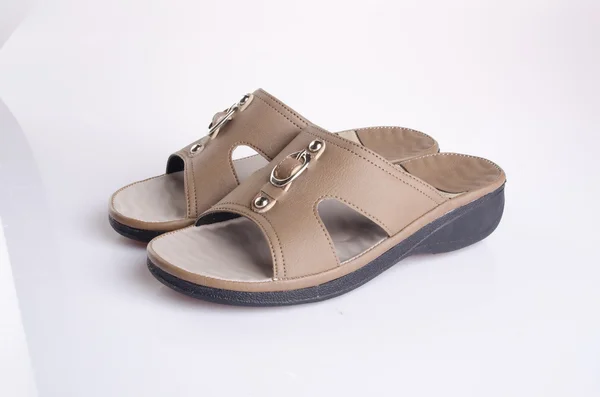 Sepatu. Wanita sandal di latar belakang. sandal wanita di latar belakang . — Stok Foto