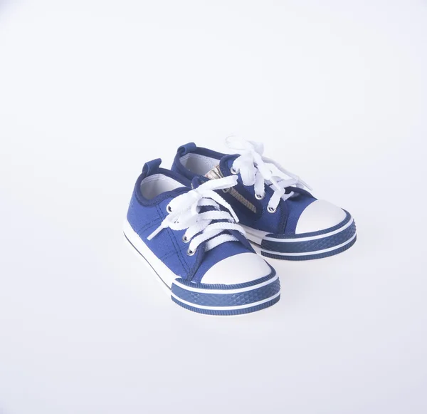 Chaussure. chaussures d'enfant sur fond. chaussures pour enfants sur un fond — Photo