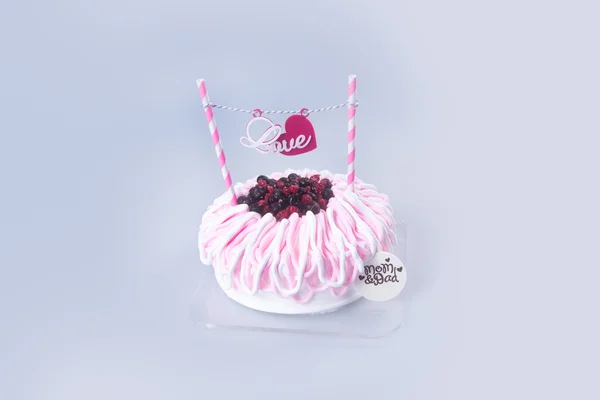 Kaka eller mödrar dag tårta med konceptet på en bakgrund. — Stockfoto