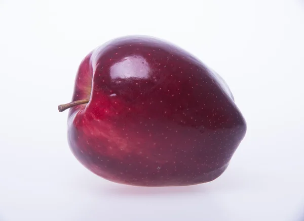 Pomme ou pomme rouge sur fond . — Photo