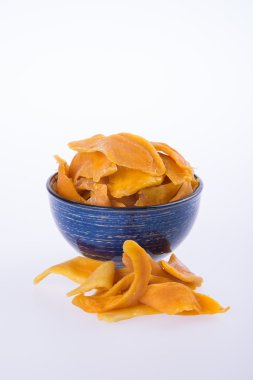 Mango kuru kase veya kurutulmuş mango dilimleri.