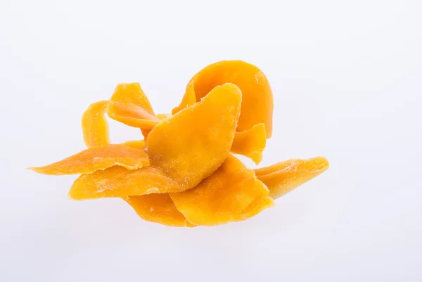 Mango droge of gedroogde mango segmenten op achtergrond. — Stockfoto