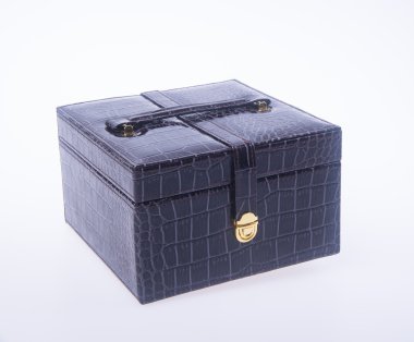 mücevher kutusu veya arka plan üzerinde deri takı kutusu.