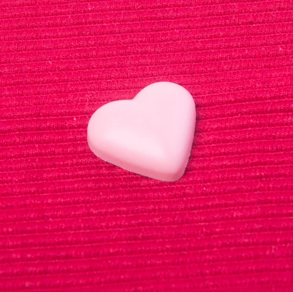Chocolate en color rosa o chocolate en forma de amor . — Foto de Stock