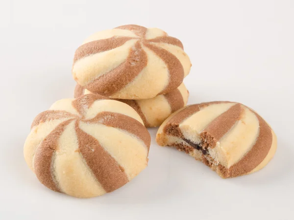 Galletas o galletas de mantequilla chocolate blanco sobre fondo . — Foto de Stock