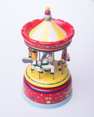 atlıkarınca at nalı ya da klasik atlıkarınca at arka plan üzerinde.