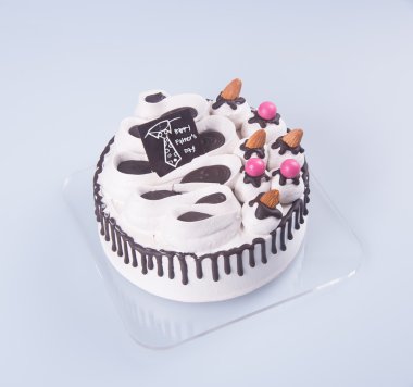 kek veya bir arka plan üzerinde doğum günü pastası.