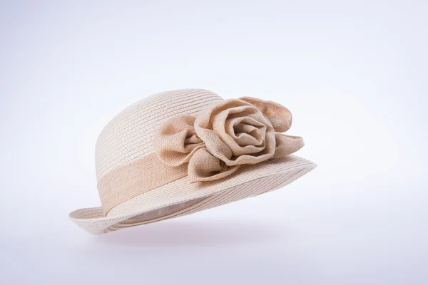 Cappello per signora o grazioso cappello di paglia con fiore . — Foto Stock