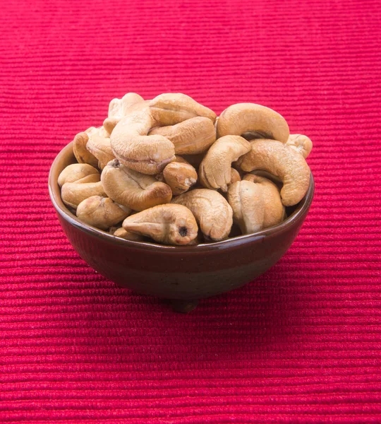 Nötter. cashewnötter i bakgrunden — Stockfoto