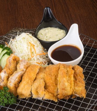 Japon mutfağı. arka planda kızarmış tavuk