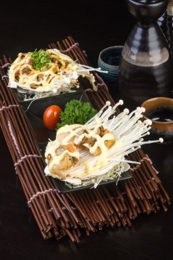 Japon mutfağı. arka planda kabuk balık ızgara