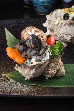 Japon mutfağı. arka planda kabuk balık ızgara