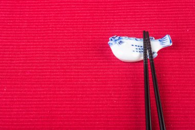 yemek çubukları. arka planda iki chopssticks