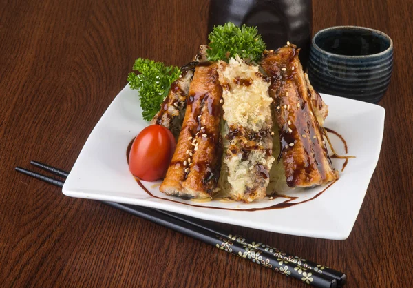 Japon mutfağı. Unagi veya arka planda yılan balığı — Stok fotoğraf