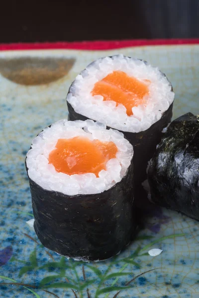 Cocina japonesa. sushi en el fondo — Foto de Stock