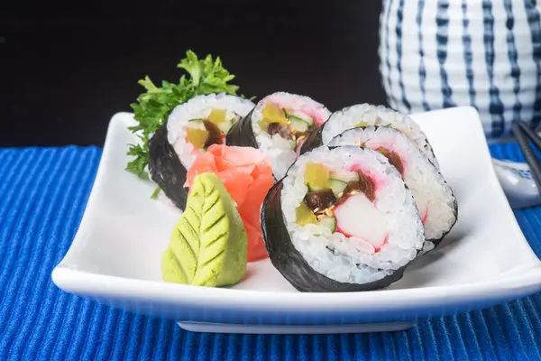 Masakan Jepang. sushi di latar belakang — Stok Foto