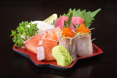 Japon mutfağı. sashimi arka planda