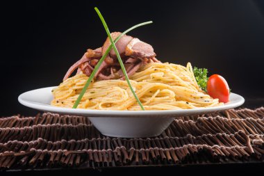 Japon mutfağı. arka planda spagetti