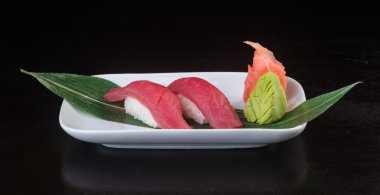 Japon mutfağı. arka planda suşi orkinos