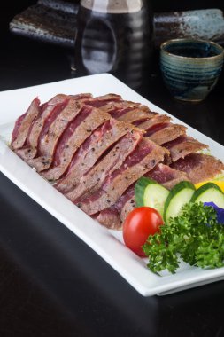 Japon mutfağı. sashimi arka planda