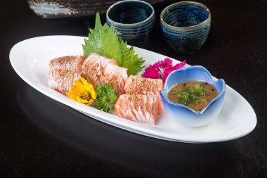 Japon mutfağı. sashimi arka planda
