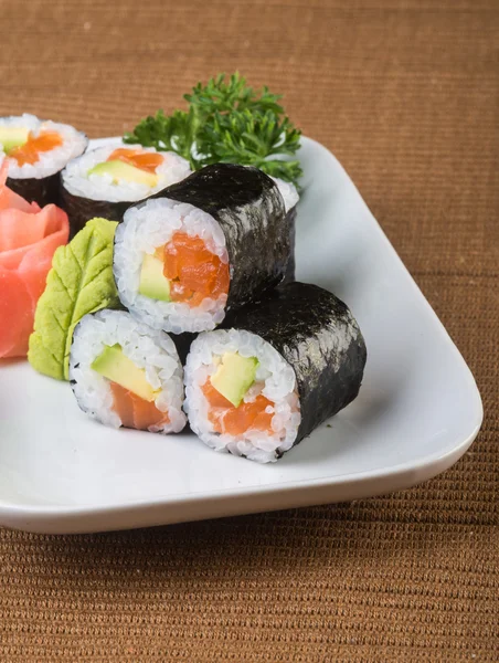 Japanse keuken. sushi op de achtergrond — Stockfoto