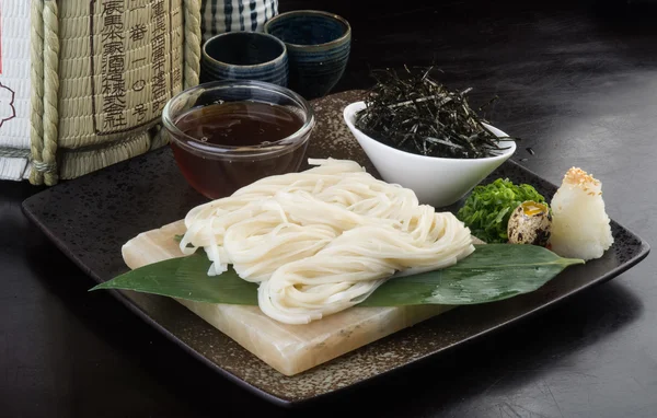 Japanische Küche. udon auf dem Hintergrund — Stockfoto