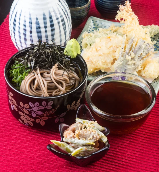 Cucina giapponese. udon sullo sfondo — Foto Stock