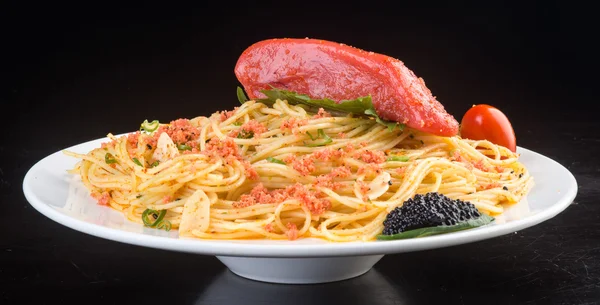 Japanse keuken. spaghetti op de achtergrond — Stockfoto