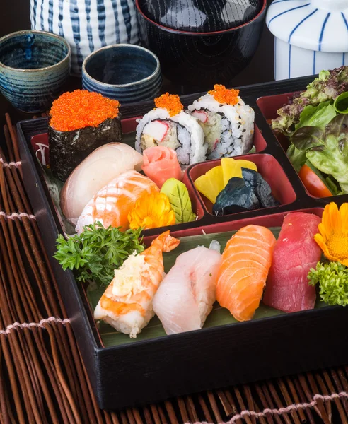 Japon mutfağı. suşi arka plan ayarla — Stok fotoğraf