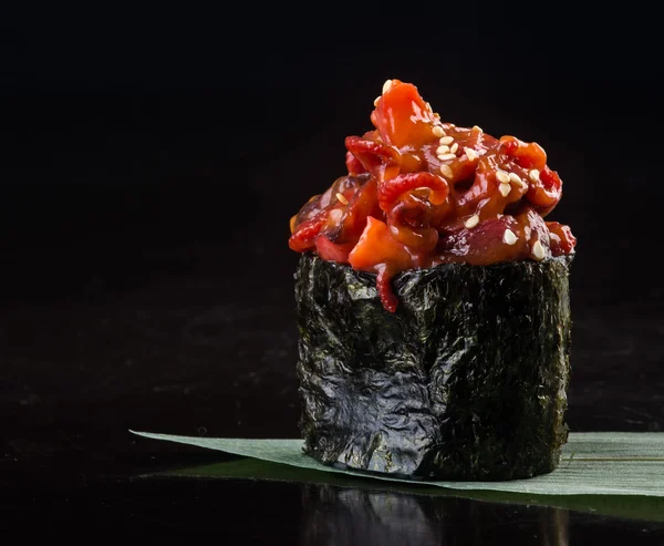 Cocina japonesa. pulpo de sushi en el fondo —  Fotos de Stock