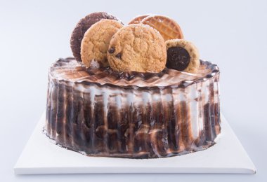 kek. Çikolatalı dondurma pasta arka plan üzerinde