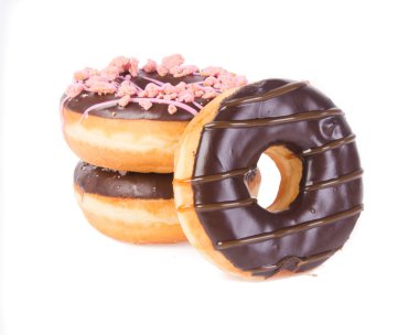 Beyaz arka planda çikolatalı çörekler.