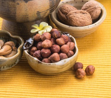 Kafayı yemiş. arka planında karışık Kuruyemiş