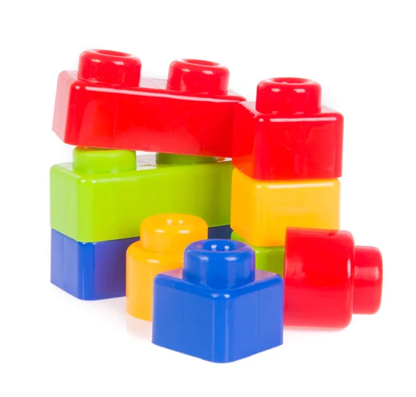 Brinquedo. Blocos de brinquedo de plástico no fundo — Fotografia de Stock