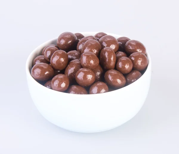 Schokoladenkugeln. Schokoladenkugeln in Schale auf einem Hintergrund — Stockfoto