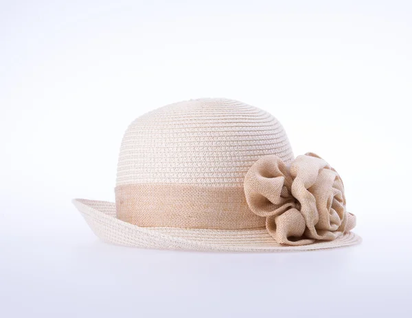 Καπέλο για κυρία ή αρκετά ψάθινο καπέλο με λουλούδι. — Φωτογραφία Αρχείου