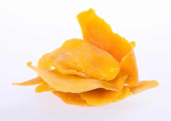 Mango mango suché nebo sušené plátky na pozadí. — Stock fotografie