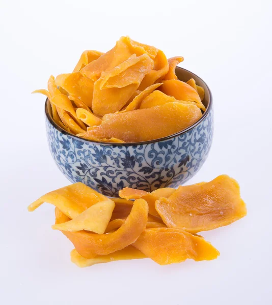 Mango torr i skål eller torkade mango skivor. — Stockfoto
