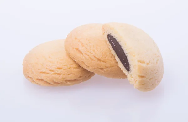 Biscuits ou biscuits au beurre chocolat blanc sur fond . — Photo